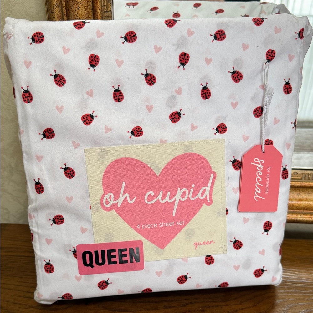 Oh Cupid Ladybug with Hearts Queen Sheet Set. 4 piece.